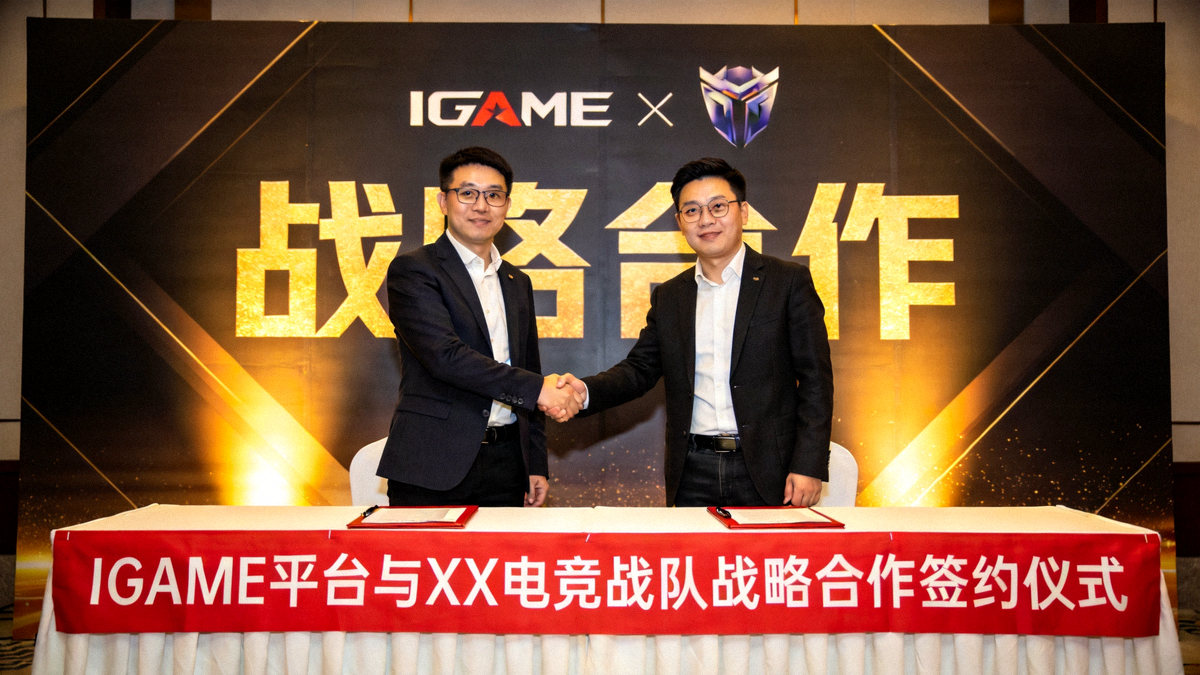 IGAME平台与国内顶尖电竞战队战略合作签约仪式现场照片 - 双方代表握手合影